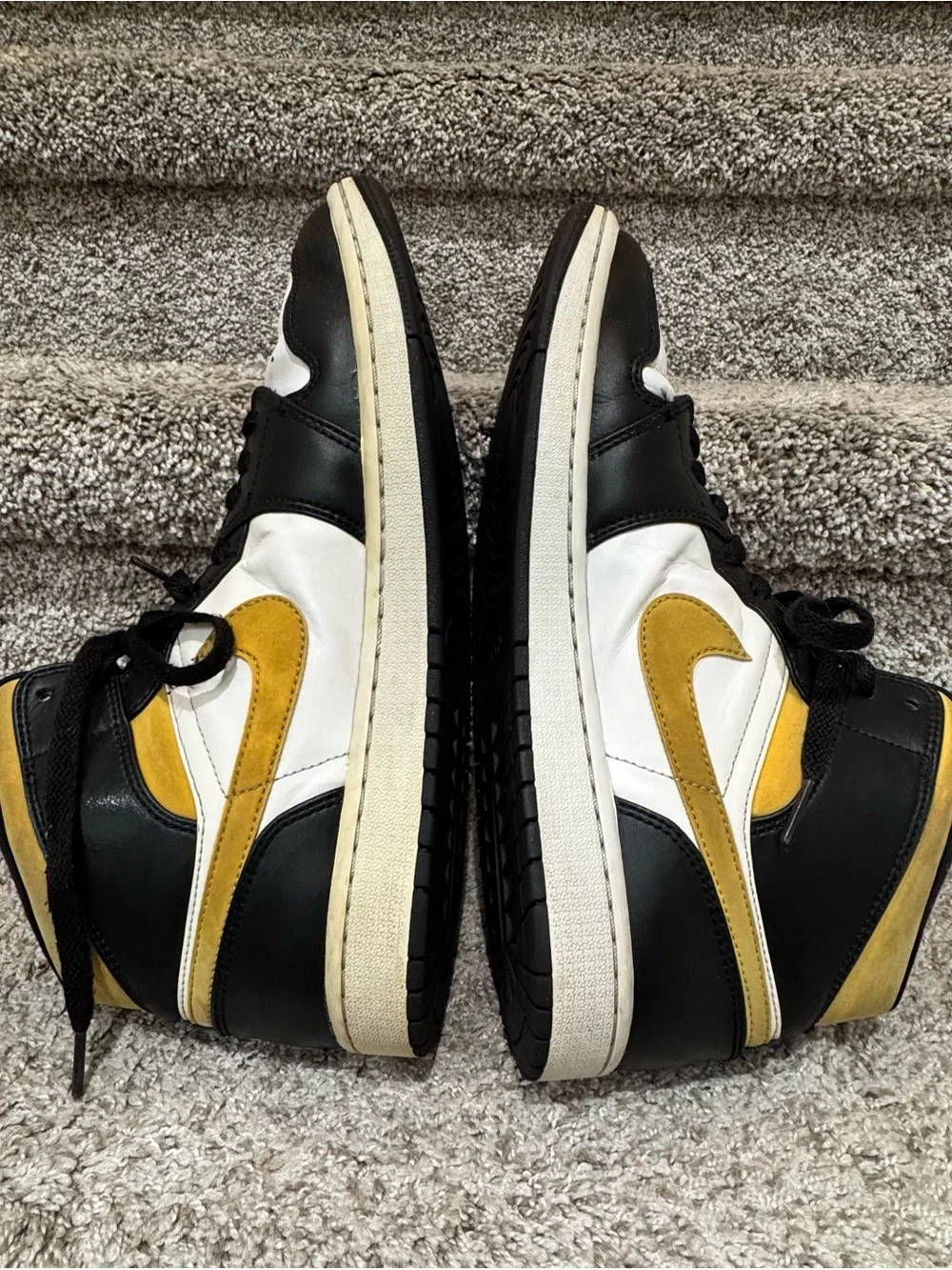 Nike Air Jordan 1 Retro Mid-Top Men’s Black White Gold Shoes Sneakers Size 11.5